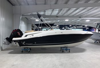2023 Bayliner VR5 Black/White Boat